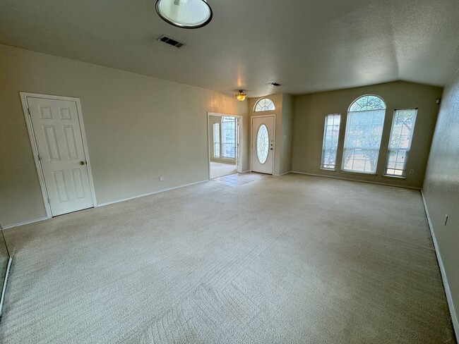 Building Photo - 4500 Twin Oaks Cir