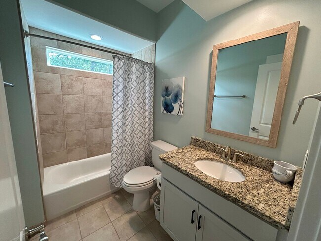 Building Photo - Beautifully appointed furnished 4 bedroom ...