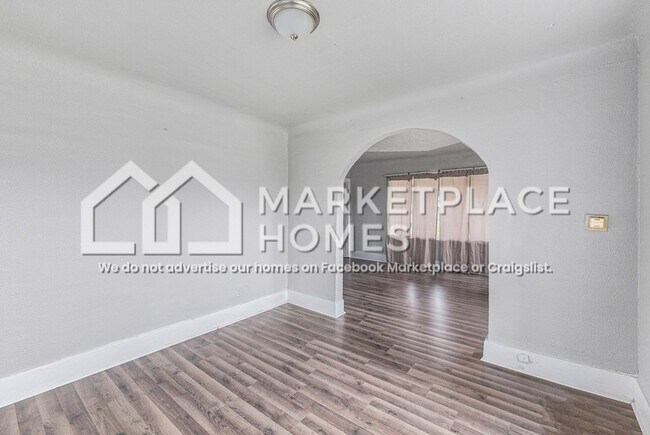 Building Photo - 15457 Cloverlawn Ave