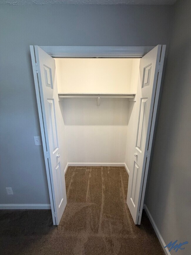 Building Photo - 2558 Oak Hill Dr