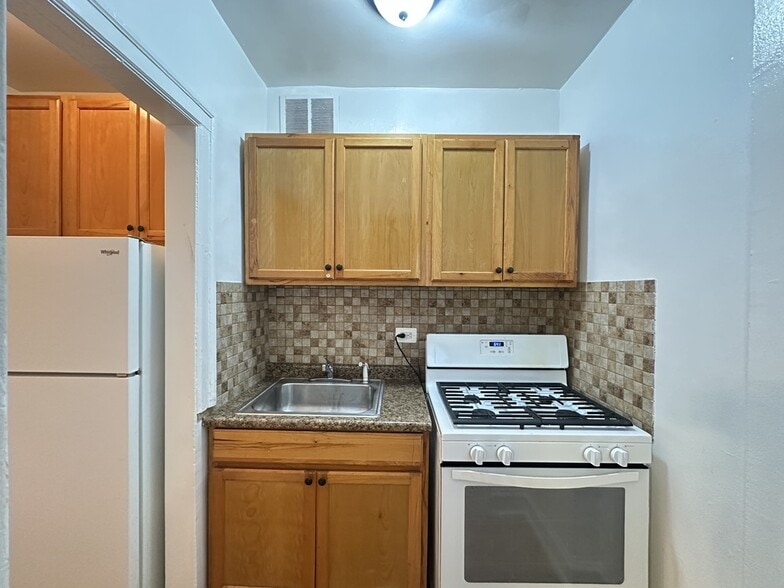 Building Photo - 1369 W Estes Ave