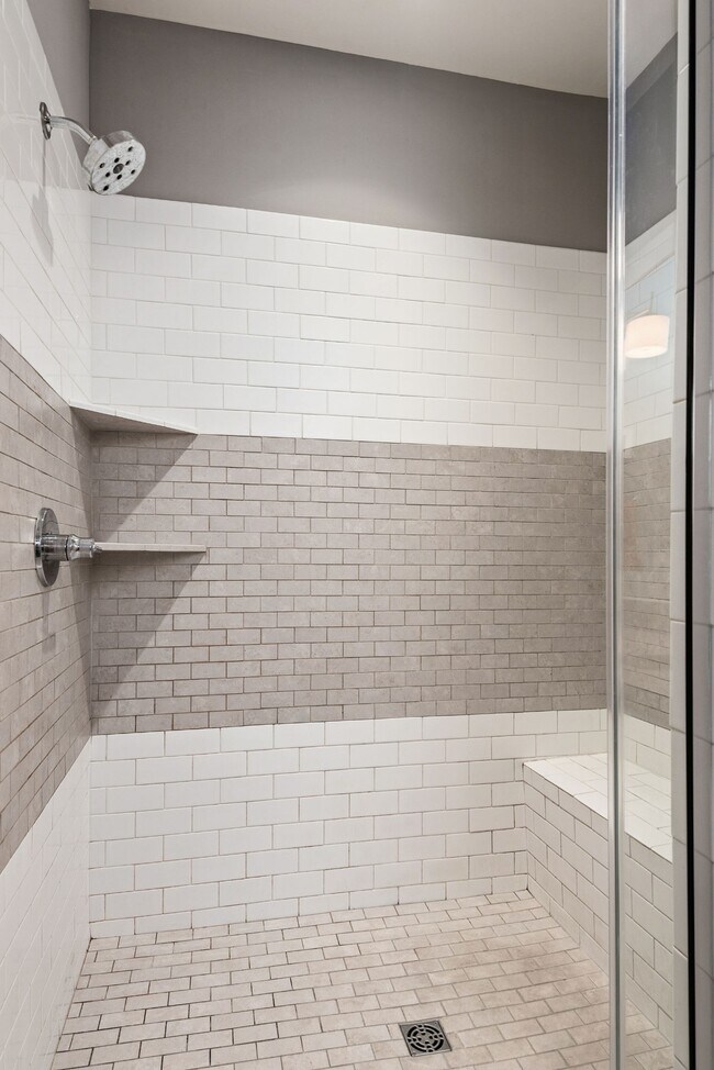 Building Photo - 2223 Burns St