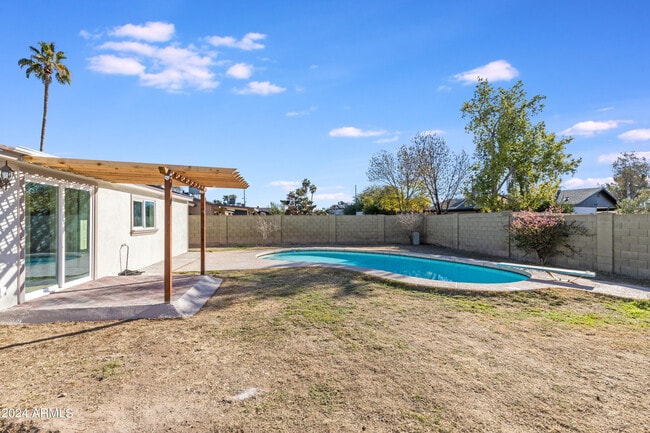 Building Photo - 5929 W Nancy Rd