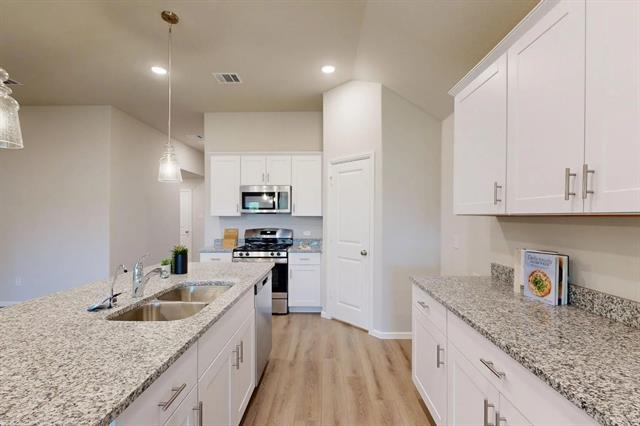 Building Photo - 409 Forsyth Dr