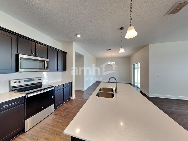 Building Photo - 1259 Sky Lks Dr