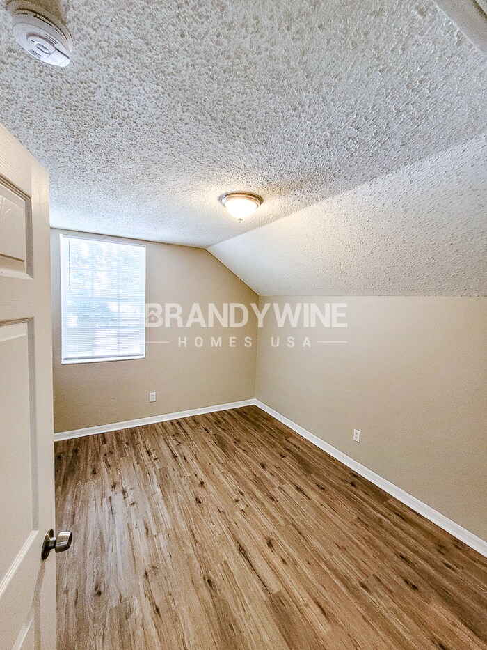 Building Photo - 323 Summer Sails Dr