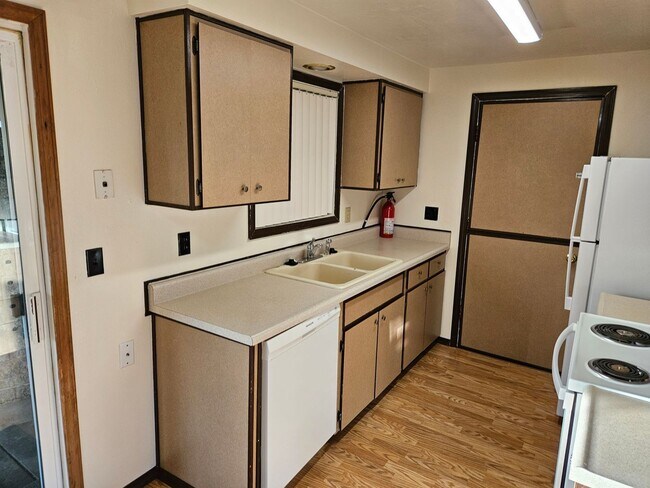 Building Photo - 677n52