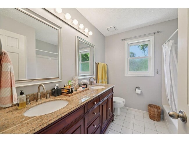 Building Photo - 1477X Langdon Pl