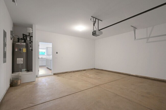 Building Photo - Stunning 4BR House in Hampton