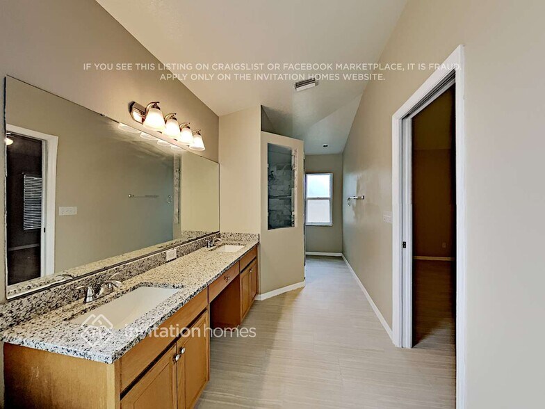 Building Photo - 2609 Brookville Dr