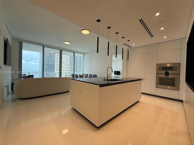 Building Photo - 300 Biscayne Blvd Way