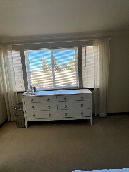 Front wall of master bedroom - 610 Glen St