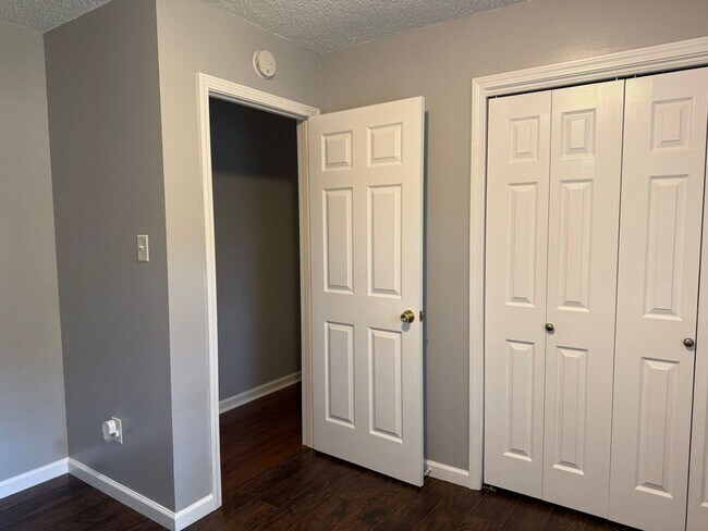 Building Photo - Beautiful 3 Bedroom House in West Knoxville
