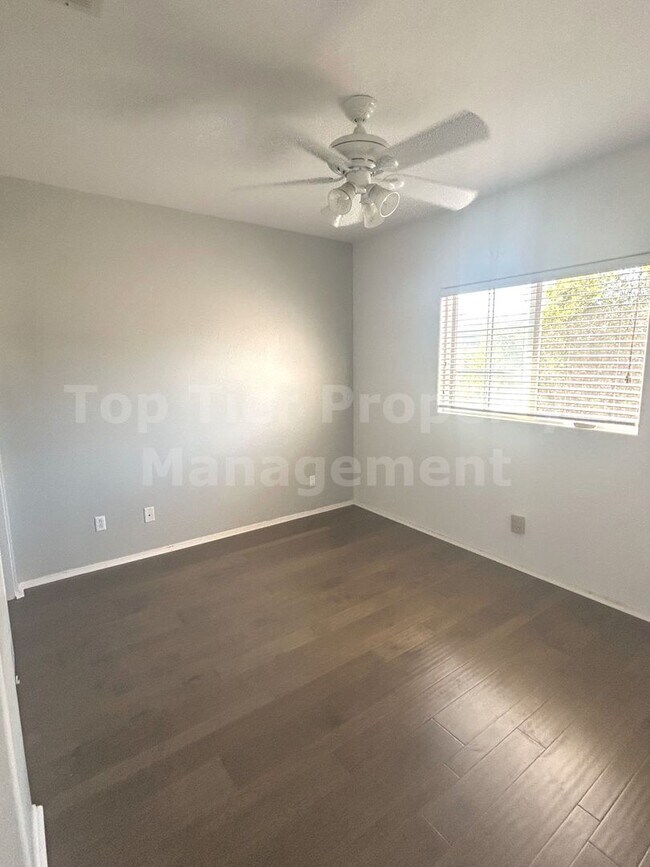 Building Photo - Beautiful 4 bed, 3 bath, 2,726 sqft House ...