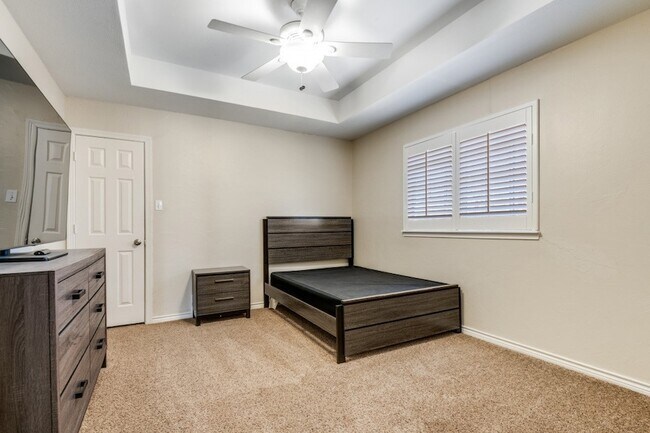 Building Photo - 529 Chippendale Dr