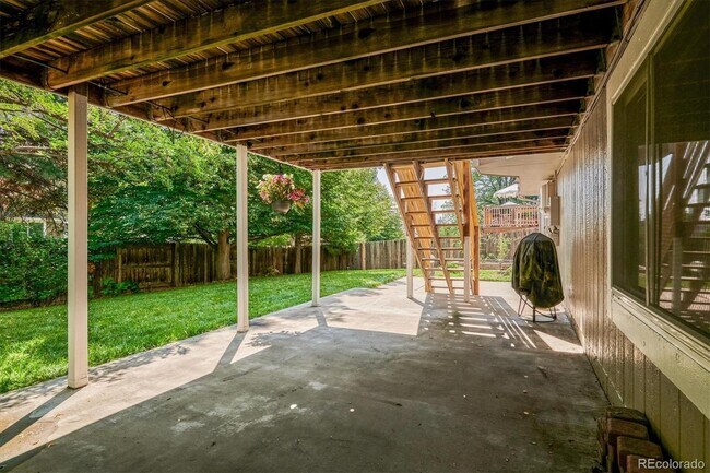 Building Photo - 10725 E Maplewood Dr