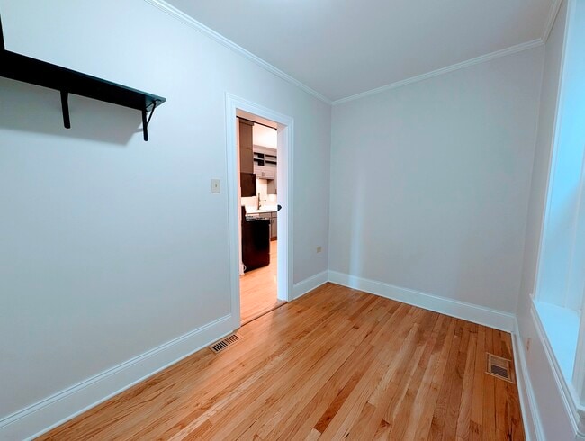 Building Photo - 3334 S May St