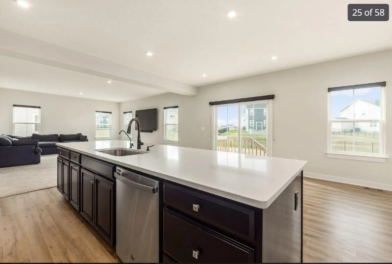 Building Photo - 951 Blackmore Dr