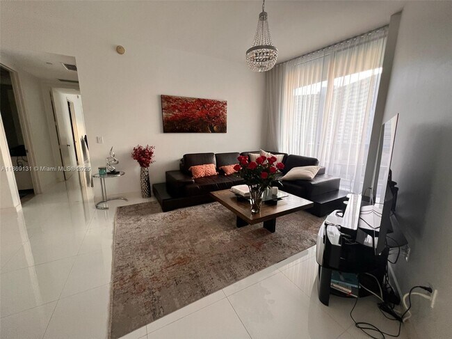 Building Photo - 15811 Collins Ave