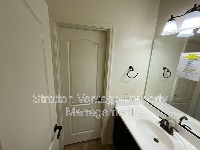 Building Photo - 3432 E Russell St