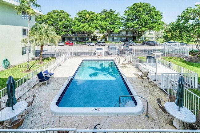 Building Photo - 1900 NE 8th Ct