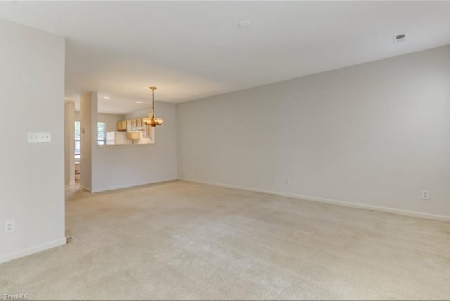 Building Photo - Amazing 2 bedroom 2.5 bathroom townhouse i...