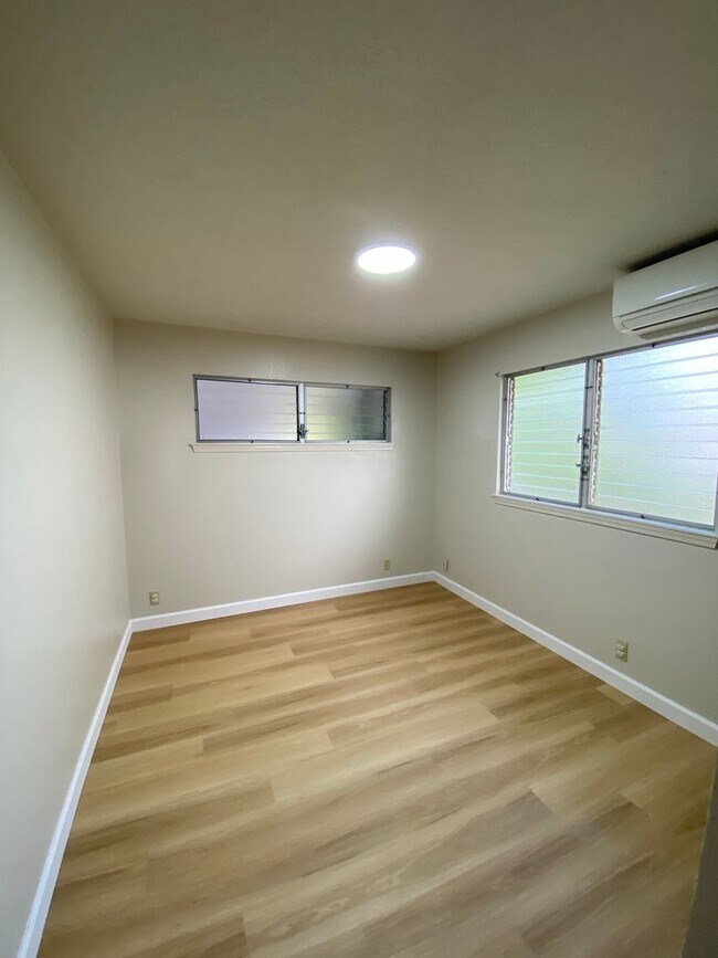 Building Photo - 843 21st Ave