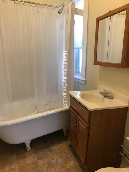 Building Photo - 64 Woodstock Ave