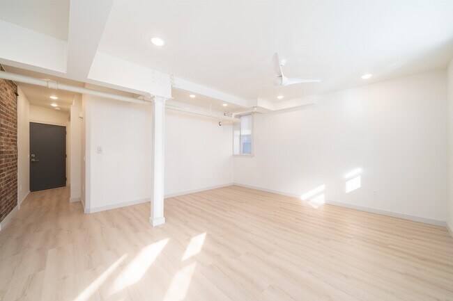 Building Photo - 50 Reservoir Ave