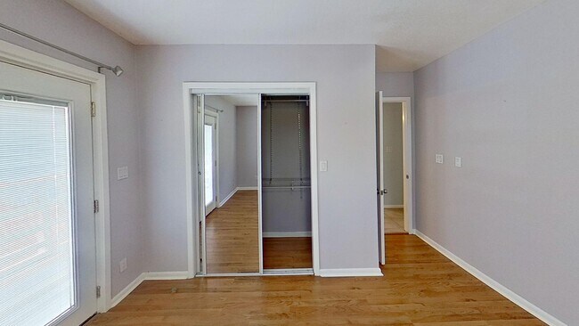 Building Photo - 181 Maple St