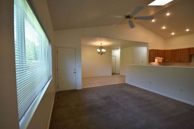 Building Photo - Cozy Pet-Friendly Rental in a Quiet Kennew...