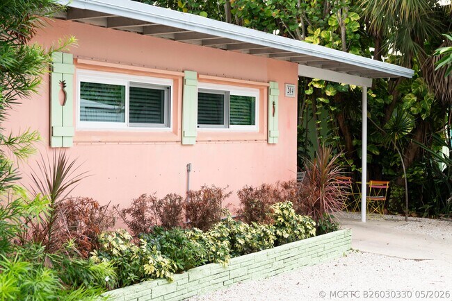 Building Photo - 204 Coral Rd
