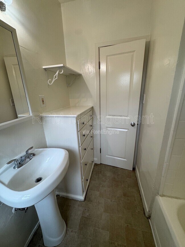 Building Photo - 1781 N Orchid Ave