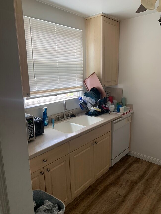 Building Photo - 4622 Acacia Ave