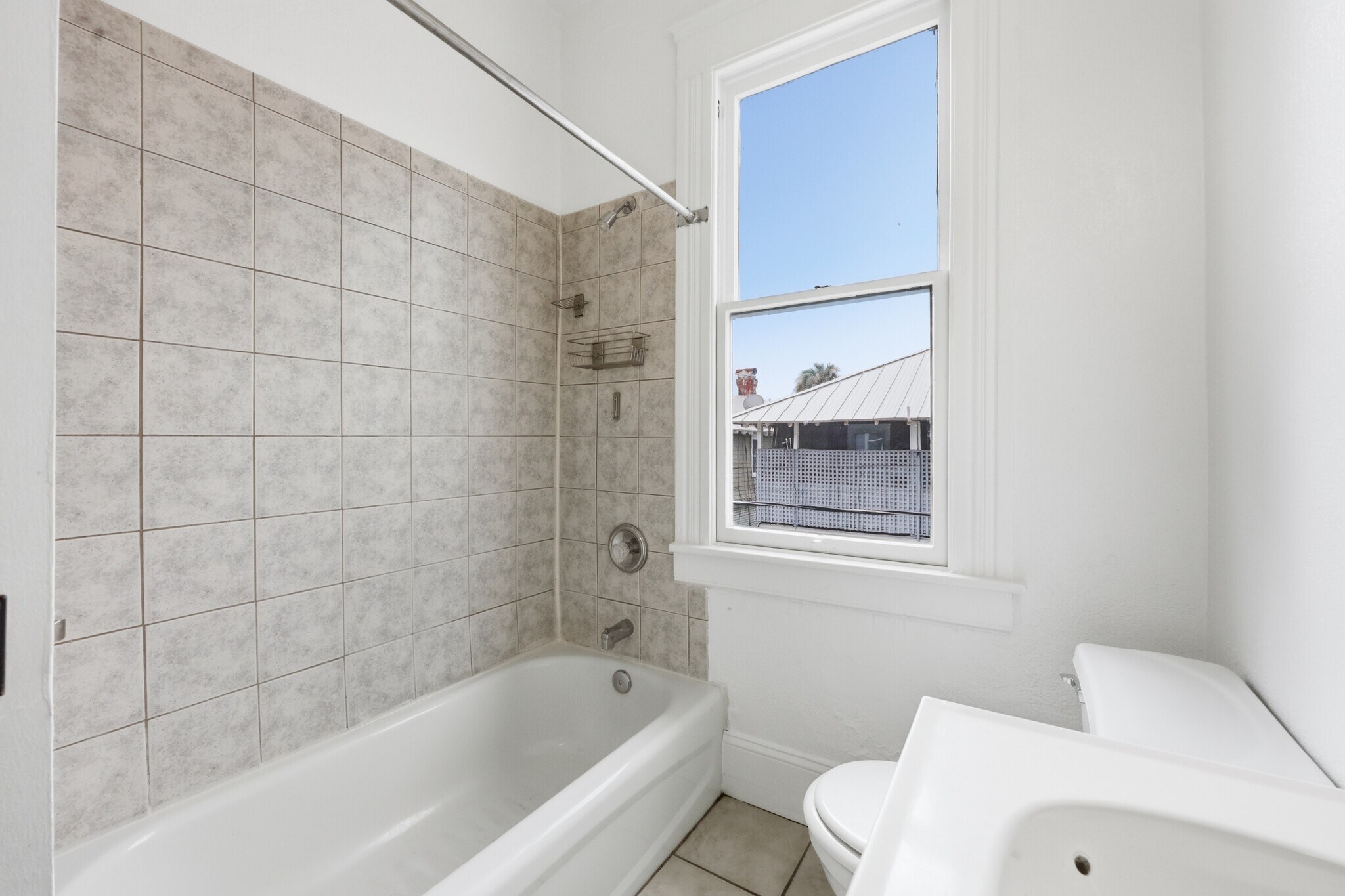 Bathroom - 2253 Herschel St