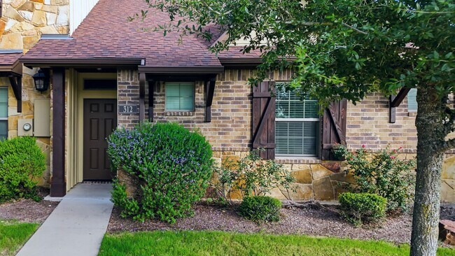 Building Photo - 312 Newcomb Ln