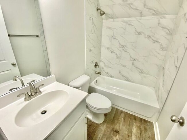 Building Photo - Now Leasing a 5 Bedroom 3 Bath Home in Byh...