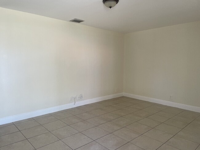 Primary Photo - 2830 Avenue S