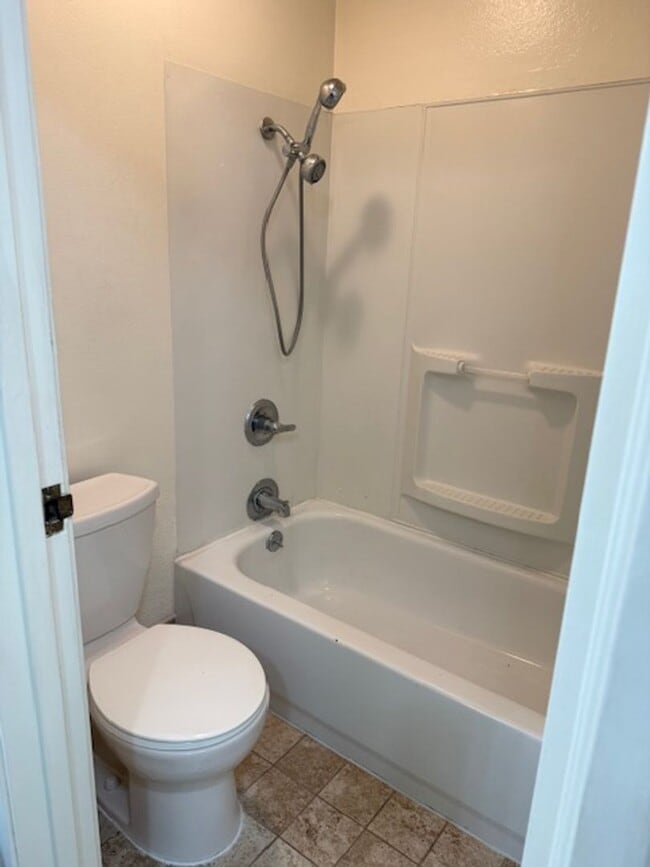 Building Photo - Great One Bedroom Condo Monterey