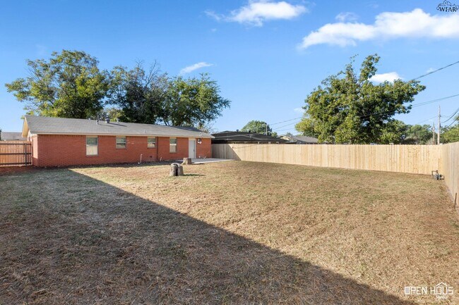 Building Photo - 1218 Glendora Dr