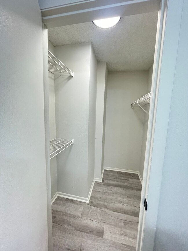 Building Photo - Fully Renovated 1-Bedroom, 1-Bath Condo in Gated Community – Available Now!