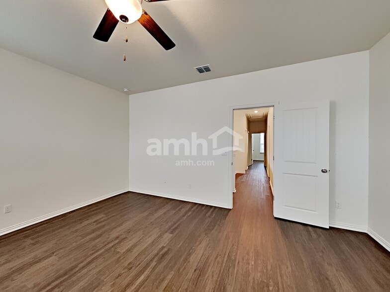 Building Photo - 2725 Lillybrook Ln