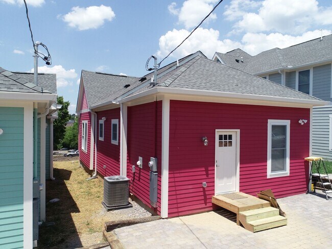 Building Photo - 1614 Forest Ave