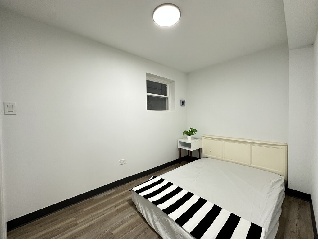 Building Photo - 1634 N Whipple St