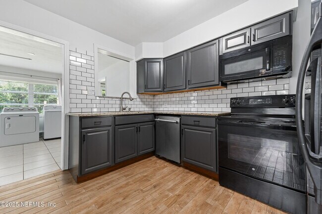 Building Photo - 4078 Spring Park Cir