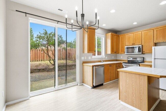 Building Photo - 3 Bedroom 2.5 Bath Home in Kelly Creek Estates