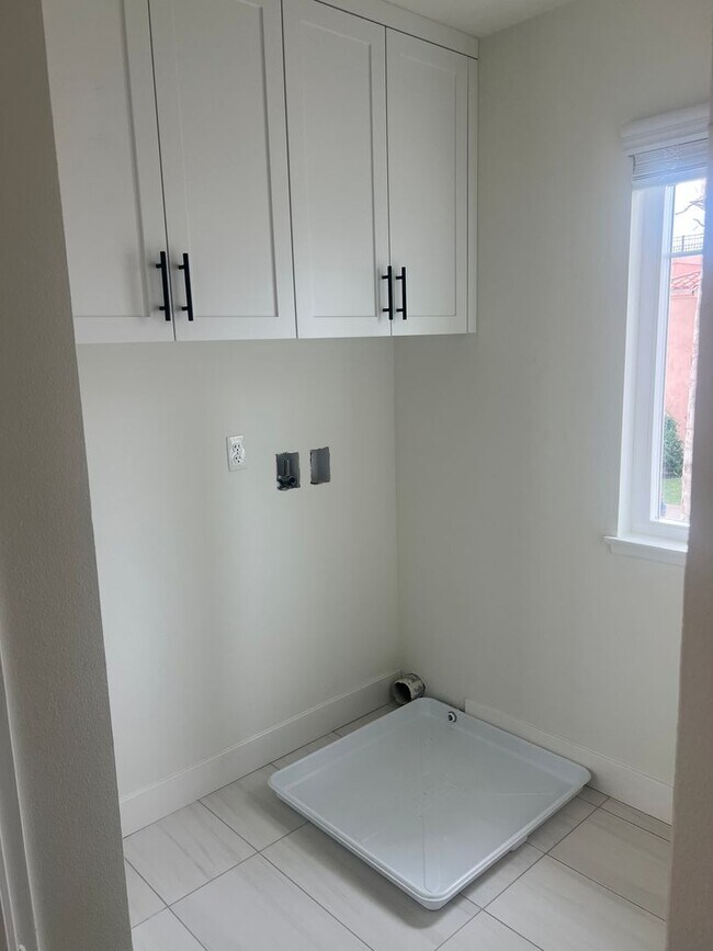 Building Photo - 202 18th St