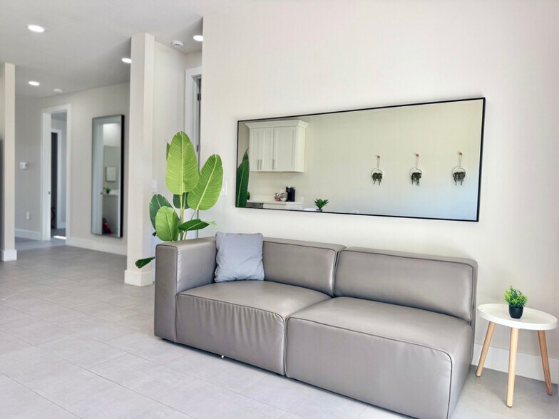 Building Photo - 2506 Leda Ave S