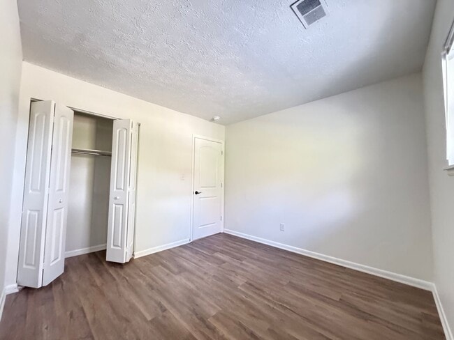 Building Photo - 2079 Laverne Ct