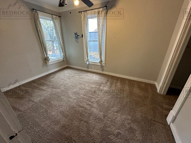 Building Photo - 633 Moulton St E